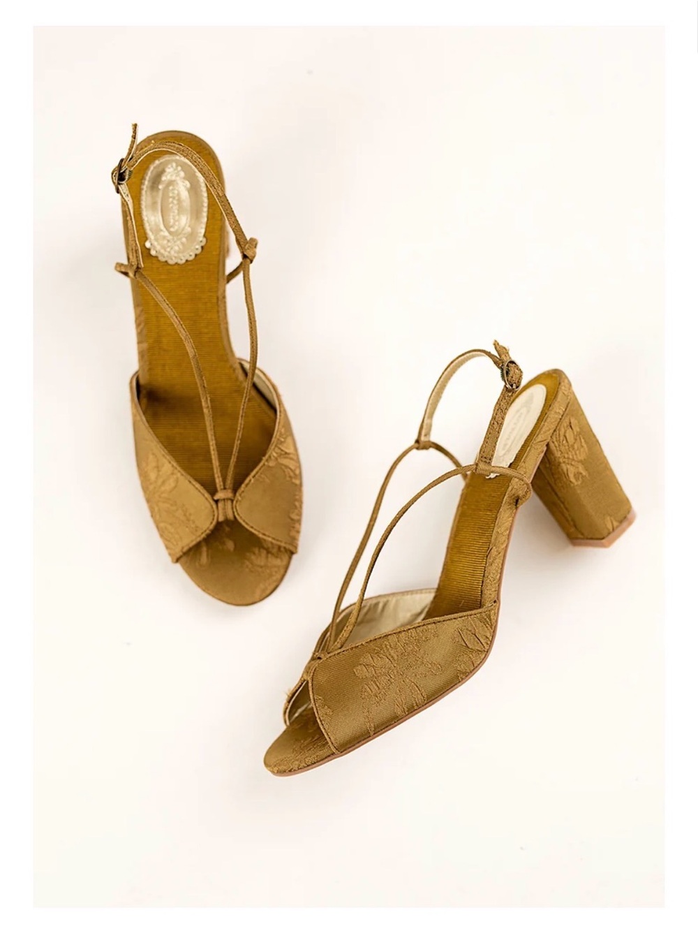 NWT AMORE HEEL IN BISTRE